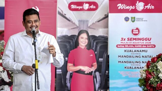 Gubernur-Sumut-Resmikan-Penerbangan-Perdana-Wings-Air-ke-Mandailing-Natal