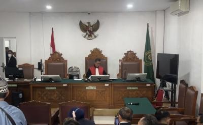 Hakim-Tegaskan-Sidang-Praperadilan-Dokter-Tifa-Bebas-dari-Suap-dan-Gratifikasi