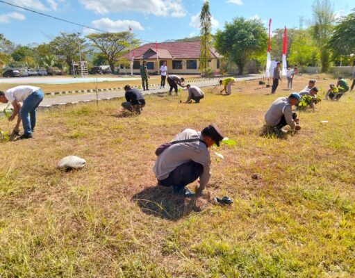 10.000 Pohon Ditanam Serentak! Polsek Maluk Ikut Bergerak Hijaukan Negeri