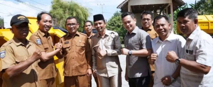 Tujuh Kontainer Sampah Diserahkan untuk Kecamatan Utan