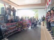DPRD Sumbawa Didatangi Demosntran LPG 3 Kg, Waka II: Persoalan Kita Sama