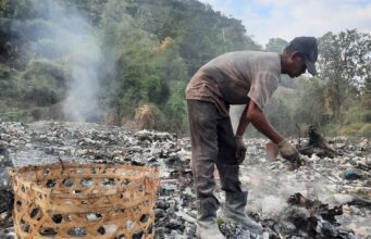 Pemulung di Kampung Sendiri, Sisi Lain Gemerlap Tambang