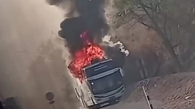 Asap Tebal dari Area Lingkar Tambang yang sempat Gegerkan Warga Maluk, Dilaporkan Dari Bus Karyawan Yang Terbakar