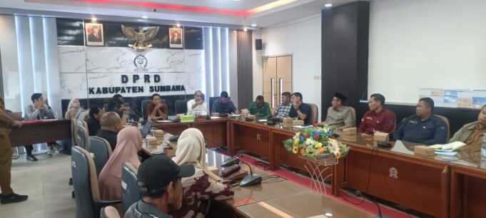 BBM Bersubsidi Langka di Utan, Masyarakat Temui DPRD Sumbawa