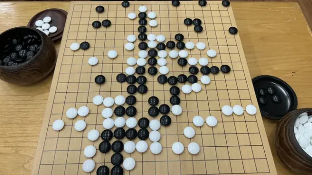 Igo-Permainan-Strategi-Klasik-Jepang-yang-Mengasah-Otak