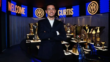 Inter-Milan-Resmi-Rekrut-Curtis-Jones-dari-Liverpool
