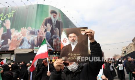 Iran-Dorong-Produksi-Lokal-dan-Reduksi-Ketergantungan-pada-Dolar-AS