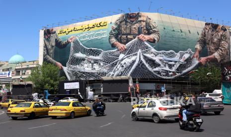 Iran-Tolak-Negosiasi-dengan-AS-Fokus-pada-Koridor-Tengah-Selat-Hormuz-dengan-Oman