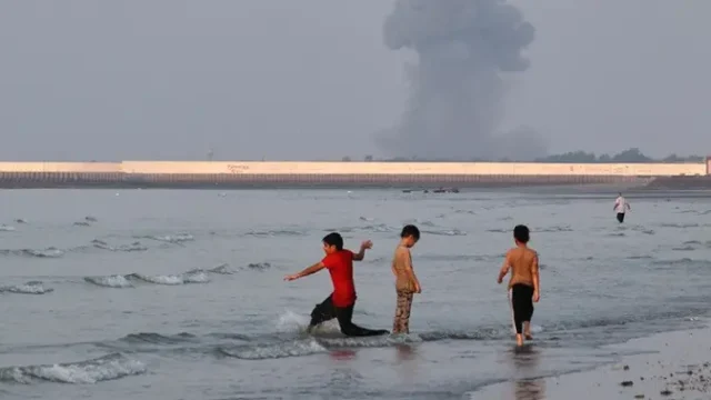 Iran-dan-Oman-Sepakati-Koridor-Pelayaran-Sementara-di-Selat-Hormuz