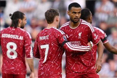 Isak-dan-Wirtz-Gagal-Menjawab-Harapan-Neville-Kritik-Liverpool