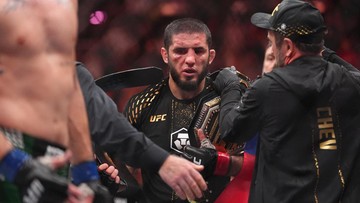 Islam-Makhachev-Balas-Sindiran-Holloway-dengan-Dua-Sabuk-UFC