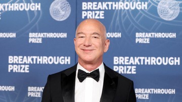 Jeff-Bezos-Resmi-Jadi-Pemilik-Saham-Liverpool