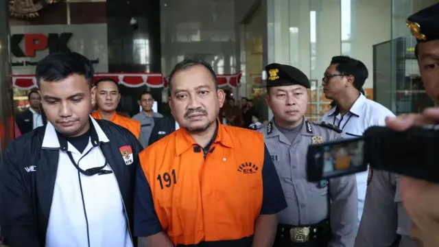 KPK-Amankan-Barang-Bukti-dari-15-Lokasi-dalam-Kasus-Bupati-Pemalang