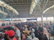 KRL Bogor-Jakarta Gangguan, Stasiun Manggarai Penuh Sesak