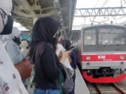 KRL Duri-Tangerang Terhambat Usai Motor Tertabrak Kereta di Rawa Buaya