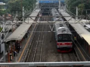 KRL Rangkasbitung Terlambat Akibat Kebakaran Lahan di Jalur Daru-Tigaraksa