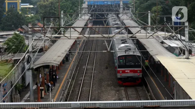 KRL-Rangkasbitung-Terlambat-Akibat-Kebakaran-Lahan-di-Jalur-Daru-Tigaraksa