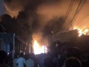 Kebakaran Hancurkan Pabrik Bingkai di Duren Sawit, 22 Unit Pemadam Dikerahkan