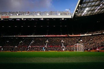 Kelima-Petugas-Keamanan-MU-Didakwa-Serang-Suporter-Sendiri