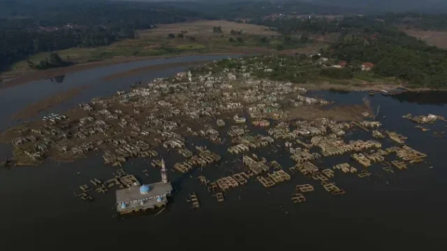 Kemarau-Ungkap-Jejak-Kampung-Somang-yang-Terendam