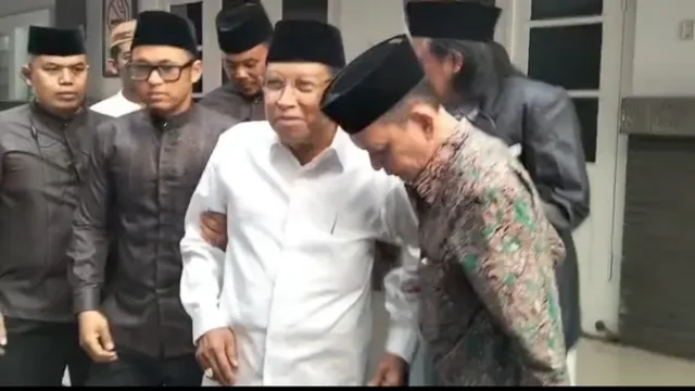 Kiai-Said-Aqil-dan-Gus-Kikin-Salat-Hajat-Bersama-Jelang-Muktamar-NU