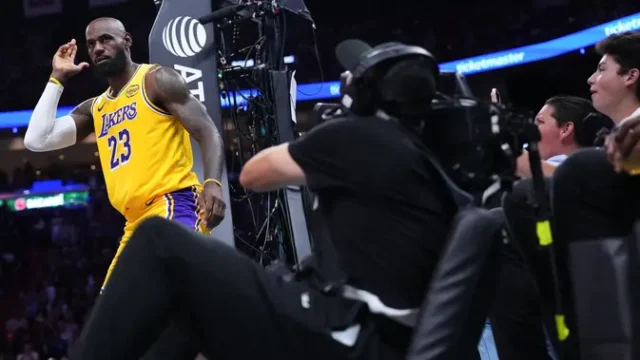 LeBron-James-Kembali-ke-Los-Angeles-sebagai-Lawan-NBA-Buka-Musim-20262027-dengan-Duel-Emosional