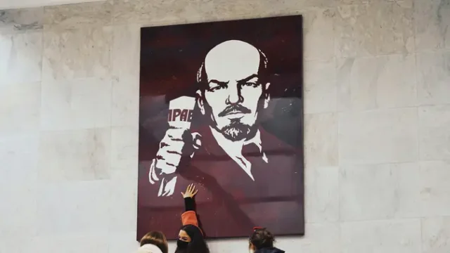Lenin-Tertembak-Dua-Kali-dalam-Upaya-Pembunuhan-pada-30-Agustus-1918