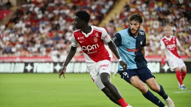 Liverpool-Buru-Gelandang-Muda-Senegal-Lamine-Camara-Pengganti-Potensial-Curtis-Jones