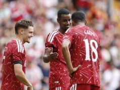 Liverpool Masih Ragu di Tengah, Carragher: Tiga Pemain Tak Seimbang