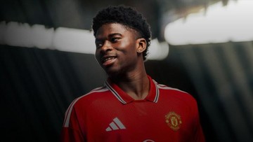 MU-Resmikan-Carlos-Baleba-Rooney-Butuh-Kekuatan-Fisik-di-Tengah