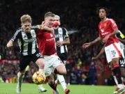 Manchester United Buru Lewis Hall, Newcastle Teguh Bertahan