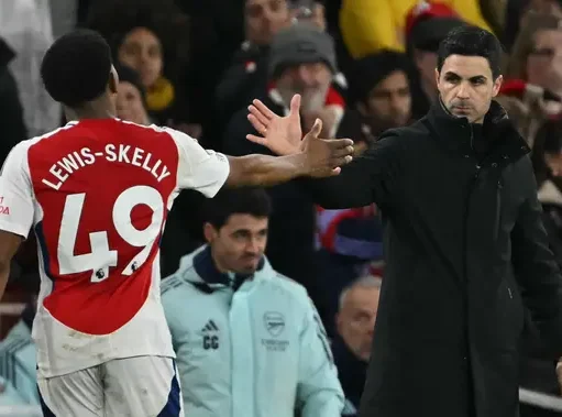 Manchester United Buru Myles Lewis-Skelly, Arsenal Masih Enggan Lepas