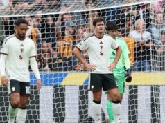 Manchester United Gagal Tahan Hull City, Gary Neville Tuntut Dua Bek Baru