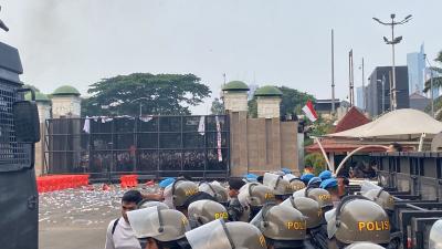 Massa-Kekerasan-di-Gerbang-DPR-Polisi-Imbau-Jaga-Ketertiban