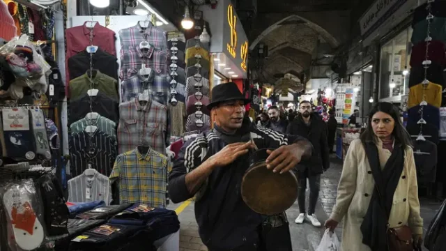 Mata-Uang-Iran-Terjun-Bebas-ke-Level-2-Juta-per-Dolar-AS