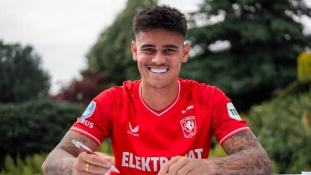 Mees-Hilgers-Kembali-Berlatih-Bersama-FC-Twente-Setelah-Konflik-Kontrak-dan-Cedera