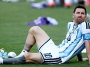 Messi Terpukul Kehilangan Ayah, Pertimbangkan Pensiun
