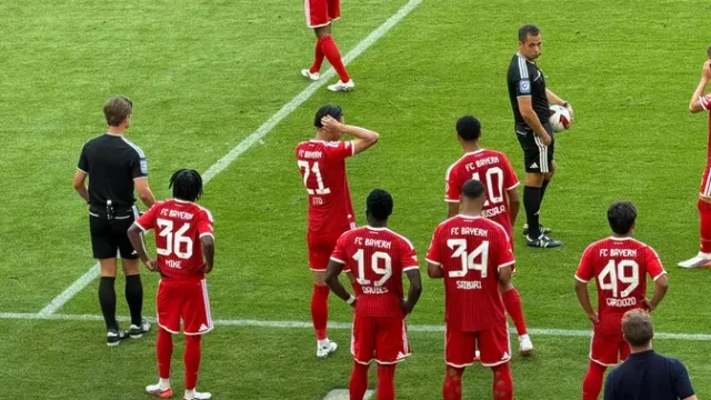 Musiala-Ambruk-di-Lapangan-Bayern-Pastikan-Kondisinya-Baik