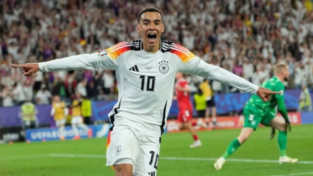 Musiala-Pingsan-Usai-Cetak-Gol-Bayern-Menang-3-1-atas-Leipzig