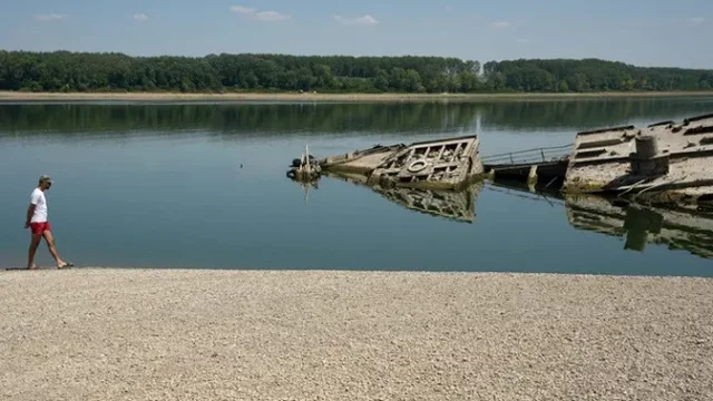 Panas-Ekstrem-Ungkap-Bangkai-Kapal-Perang-WWII-di-Sungai-Danube