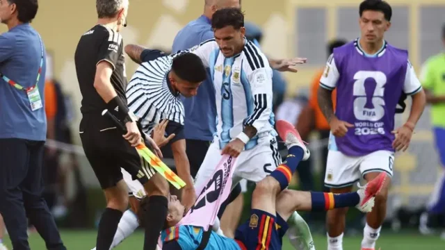 Paredes-Dihukum-10-Laga-Argentina-Denda-Rp53-Miliar-Usai-Keributan-Final-Piala-Dunia-2026