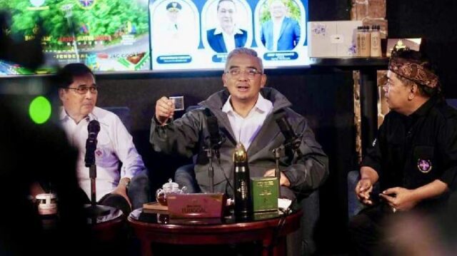 Pemkot-Bandung-Segel-Videotron-Usai-Penebangan-10-Pohon