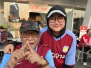 Penggemar Aston Villa Berbondong-bondong ke GBK Sambut Tim Idola