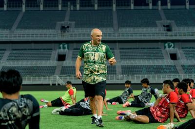 Persebaya-Waspadai-Cedera-Alex-Martins-Jelang-Liga-2026-2027