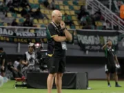 Persebaya vs Arema: Derbi Jatim Penuh Tensi, Jeda Pemulihan Jadi Kontroversi