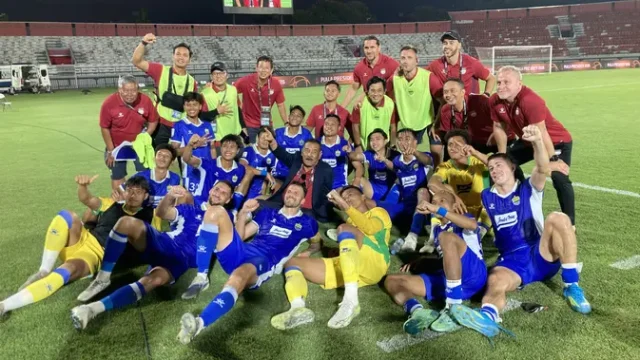 Persib-Bandung-Buru-Gelar-Keempat-Beruntun-di-Tengah-Jadwal-Padat