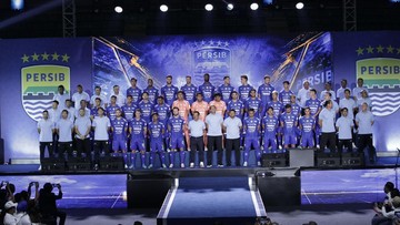 Persib-Bandung-Resmi-Perkenalkan-32-Pemain-untuk-Musim-20262027