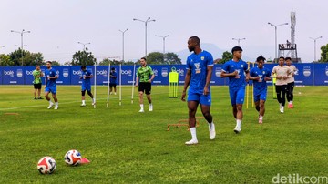 Persib-Bandung-Santai-Persiapkan-Dewata-Challenge-Series-di-Bali