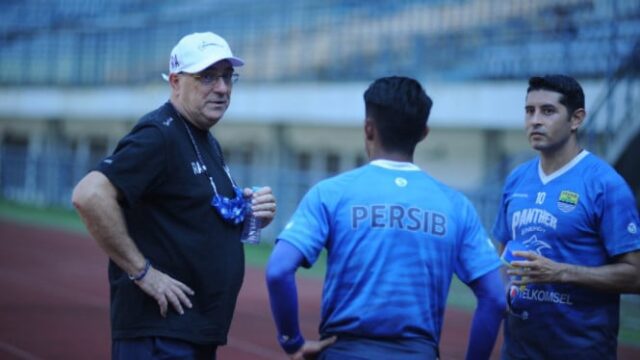 Persib-Cabut-Sanksi-FIFA-Robert-Alberts-Buka-Suara-Soal-Kontrak-yang-Tertunda