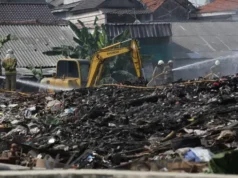 Perusahaan Angkut Sampah Ilegal Akan Diumumkan Nama dan Identitasnya